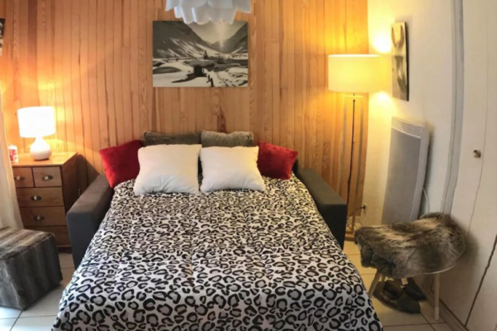 Room 5 of 10