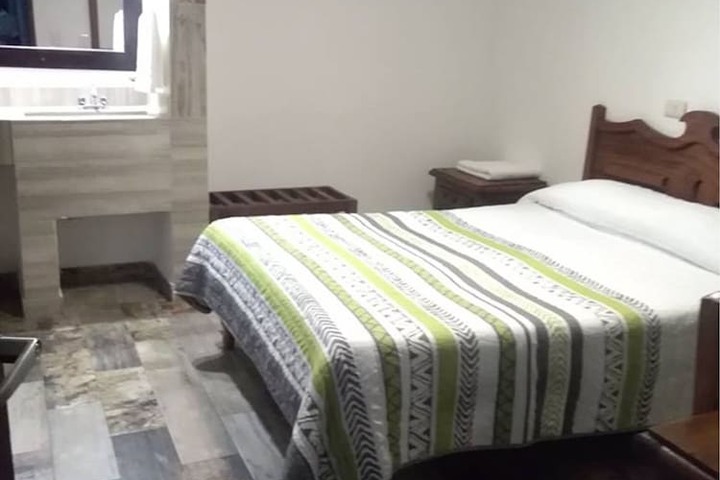 Room 8 of 12