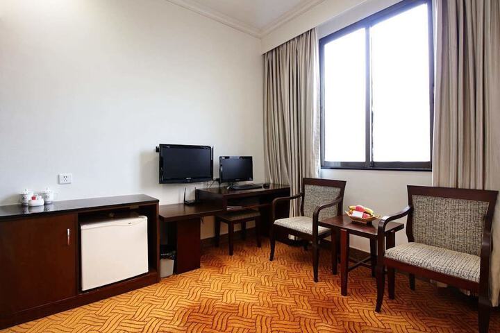 Room 21 of 38