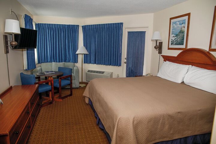 Room 6 of 17