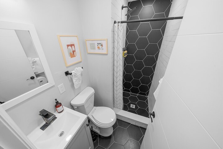 Standard Queen Studio with Kitchenette (15 of 20)