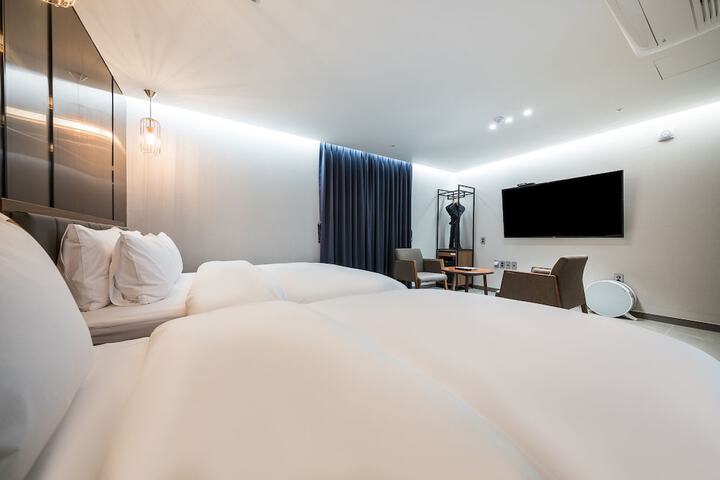 Room 26 of 48