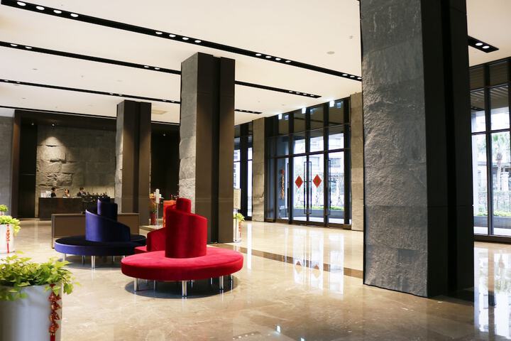 Entrance & Lobby