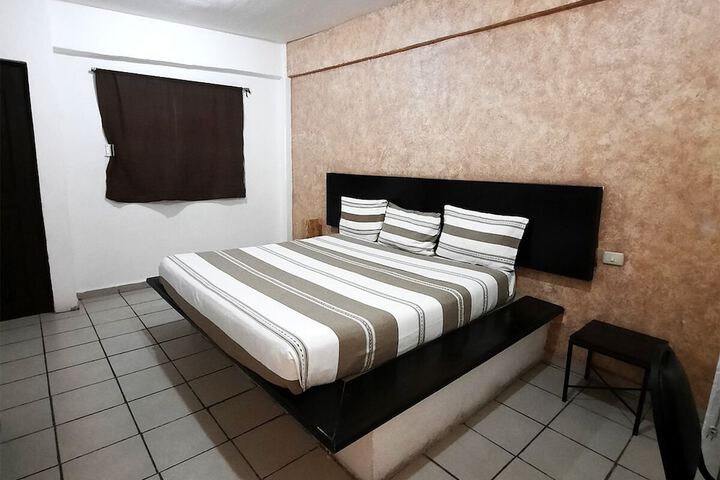 Room 4 of 10