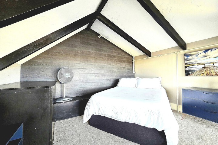 Room 93 of 140