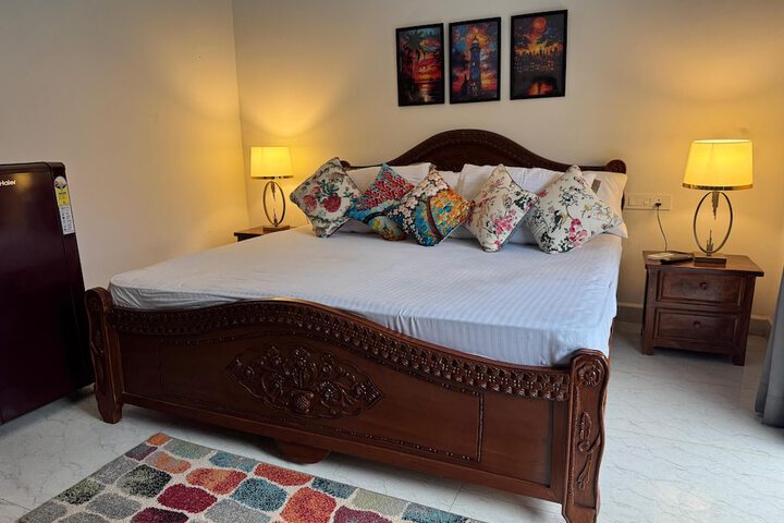 Room 6 of 16