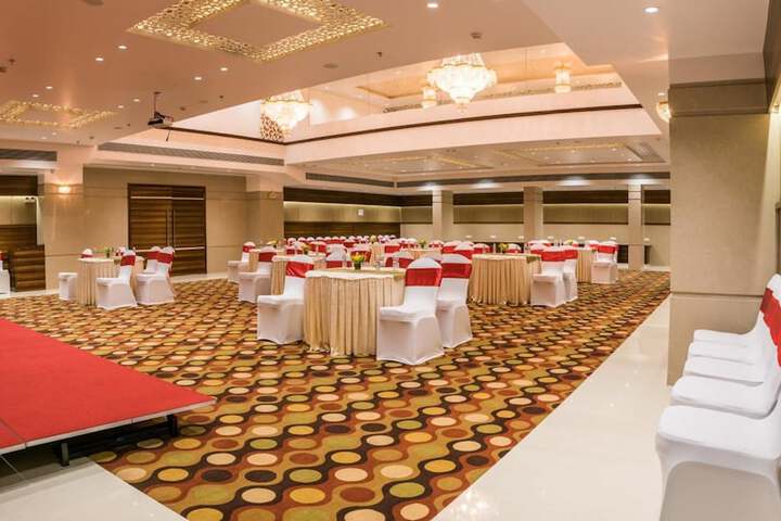 Ballroom/Hall 33 of 39