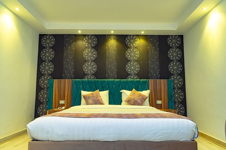 Room 76 of 158