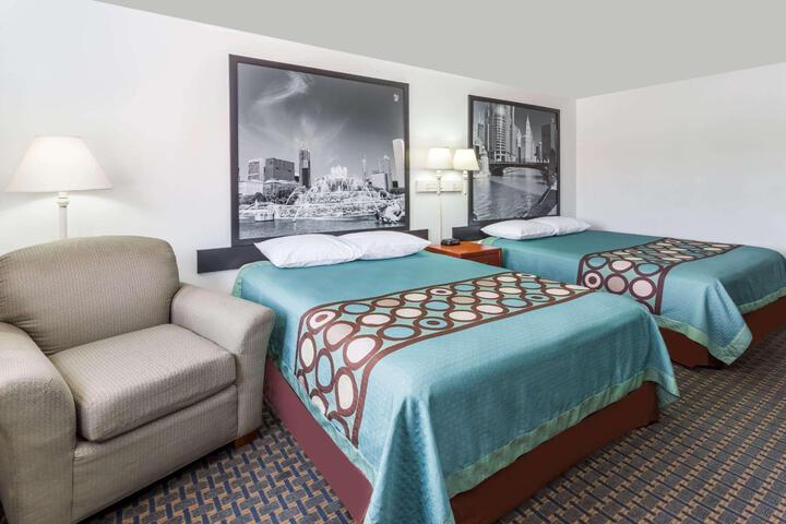 1 Queen Bed (11 of 13)