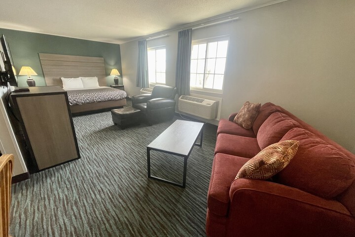 1 King Bed (1 of 16)