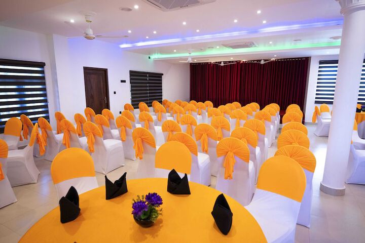 Ballroom/Hall 74 of 76