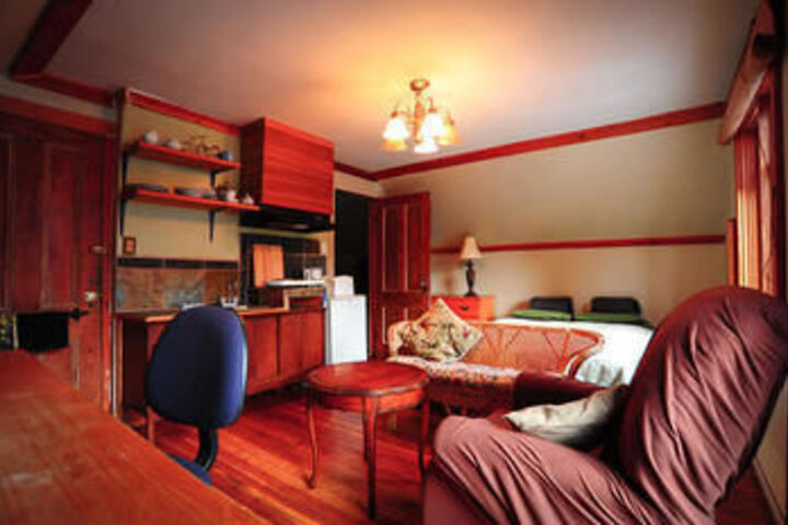 Room 6 of 16