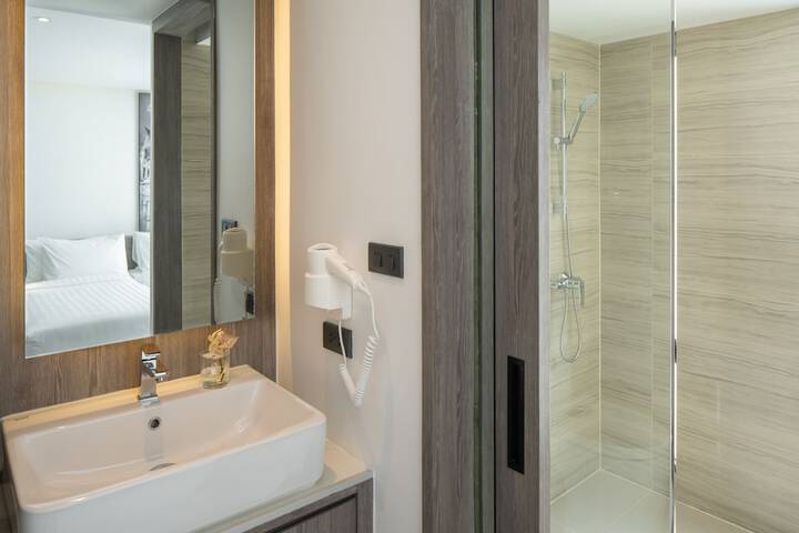 Room 32 of 42