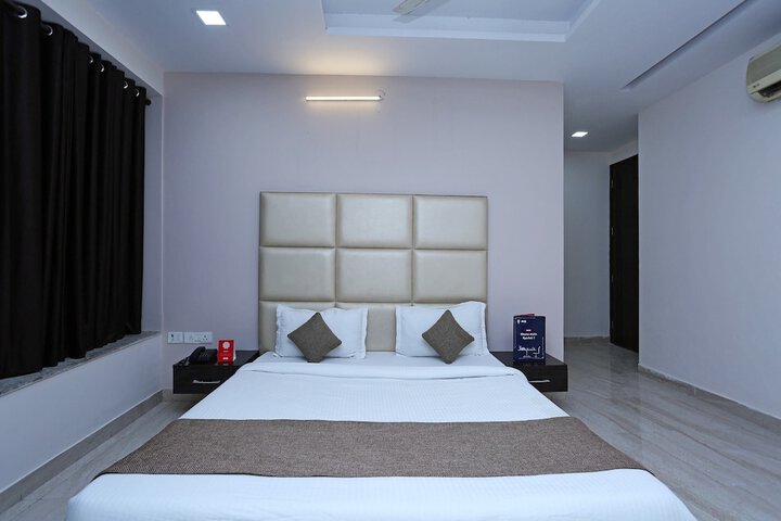 Room 11 of 16
