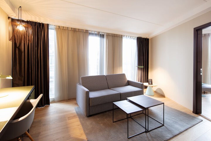 Room 19 of 108