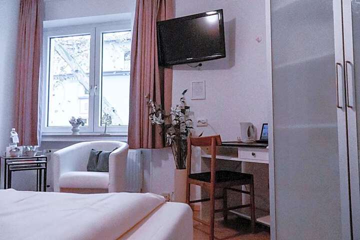Photo 8