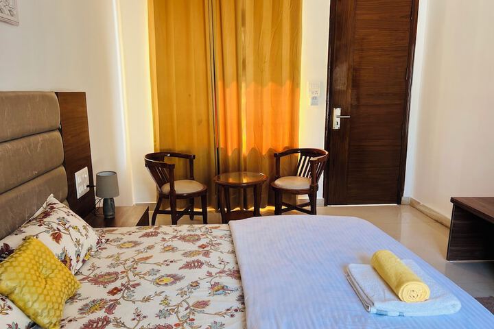 Room 4 of 28