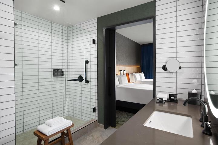 Room 75 of 223