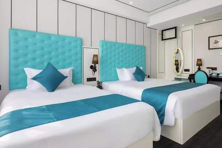 Room 13 of 26
