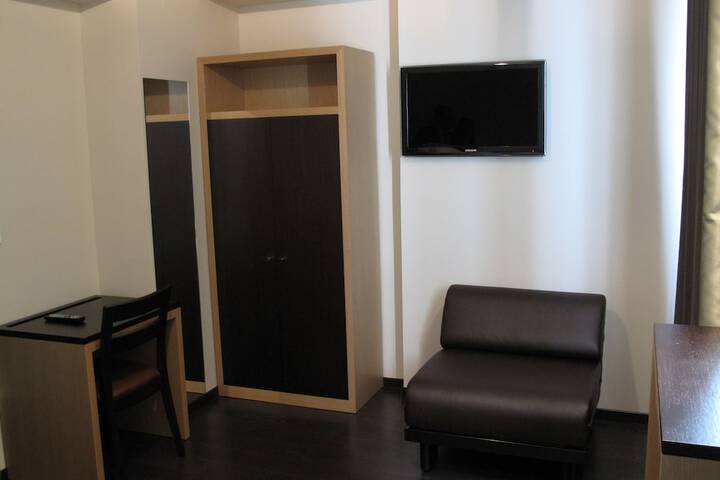 Room 27 of 48