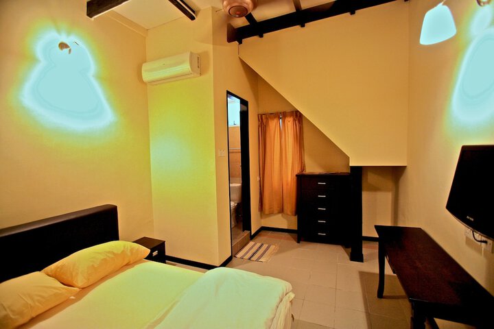 Room 12 of 32