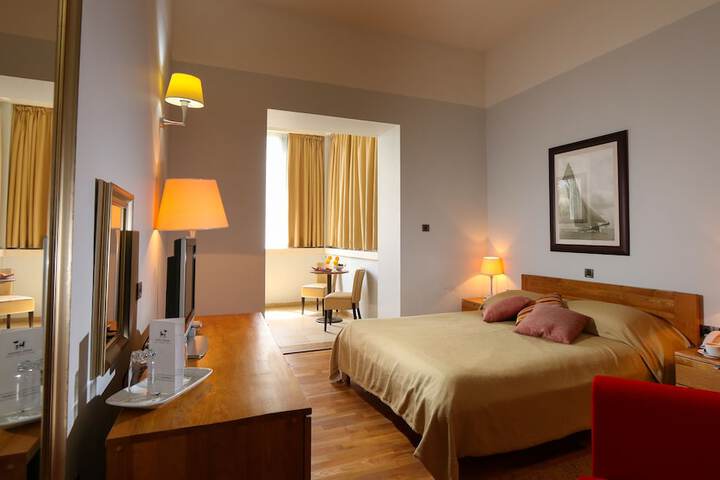 Room 6 of 38
