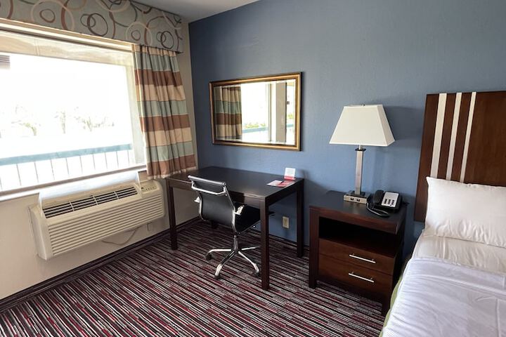 Room 6 of 38