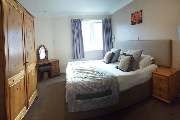 Room 2 of 7