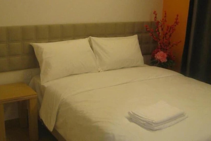 Room 7 of 24
