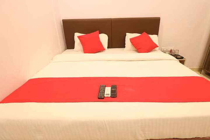 Room 9 of 32