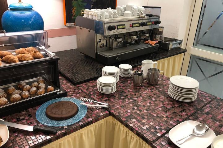 Breakfast/Coffee Service 46 of 60