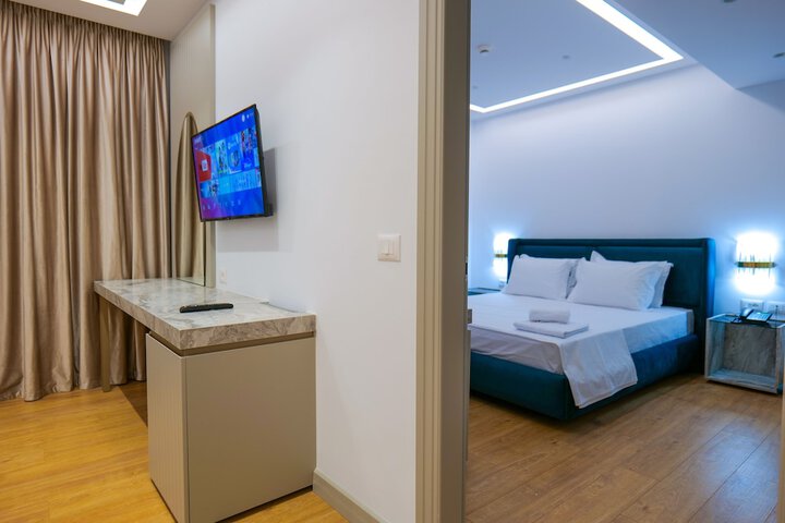 Room 53 of 102