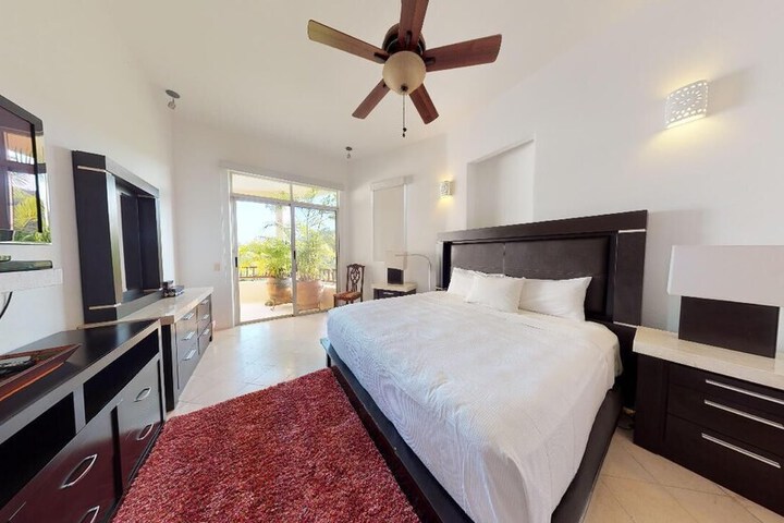 Room 2 of 26