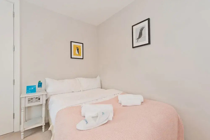 Room 5 of 11