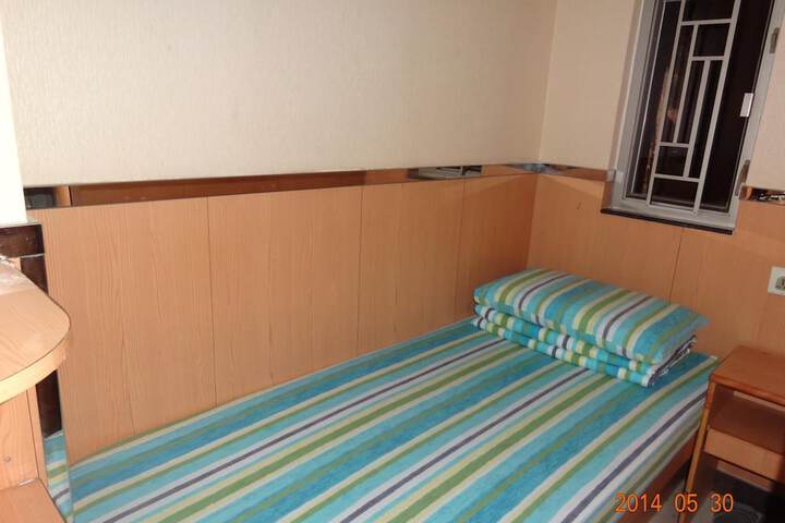 Room 20 of 32