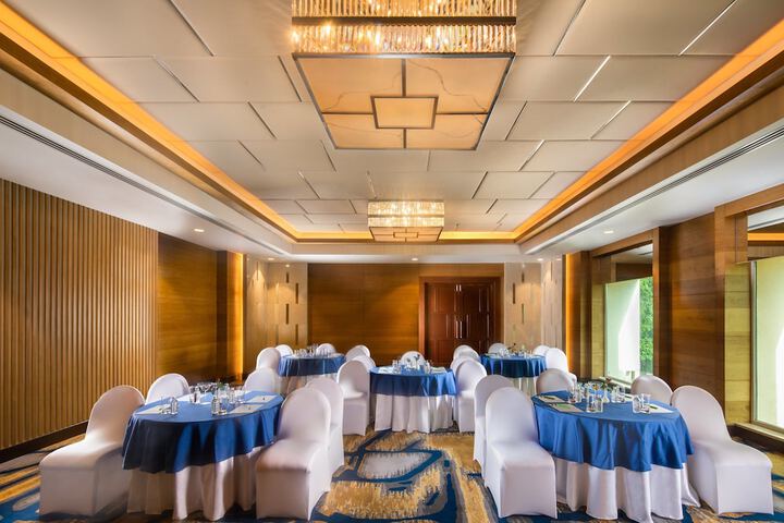 Ballroom/Hall 33 of 47