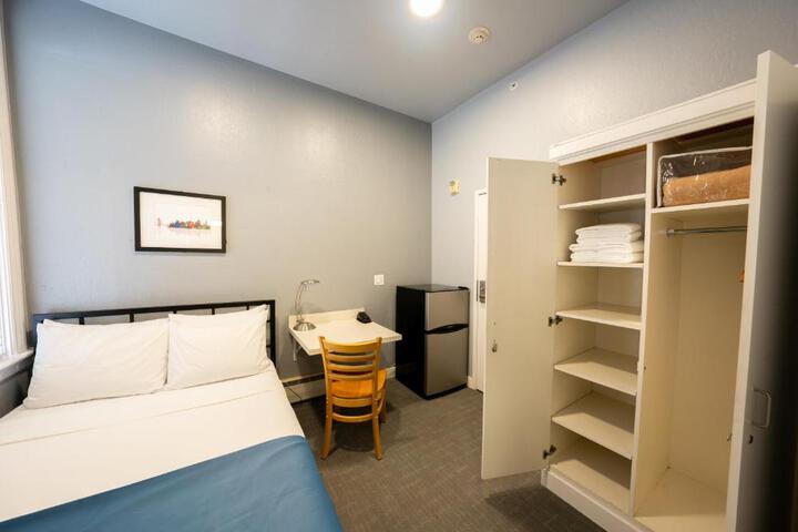 Double Bed Shared Bathroom (3 of 6)