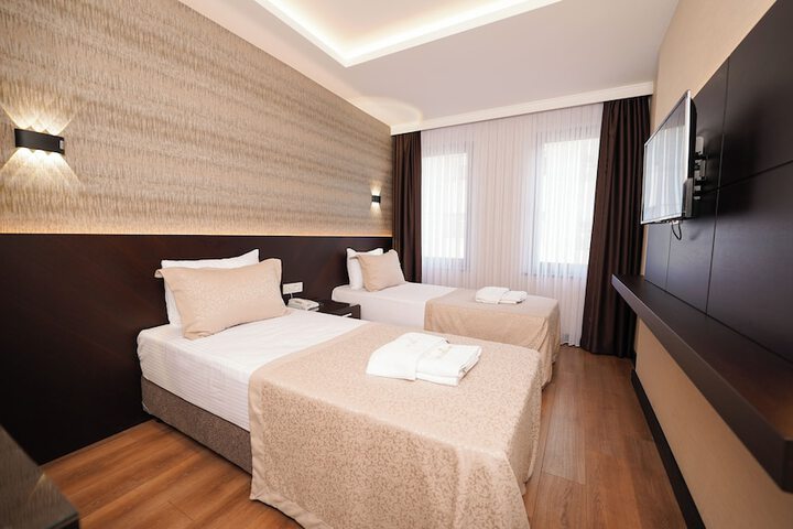 Room 3 of 37