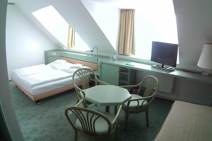 Room 17 of 34