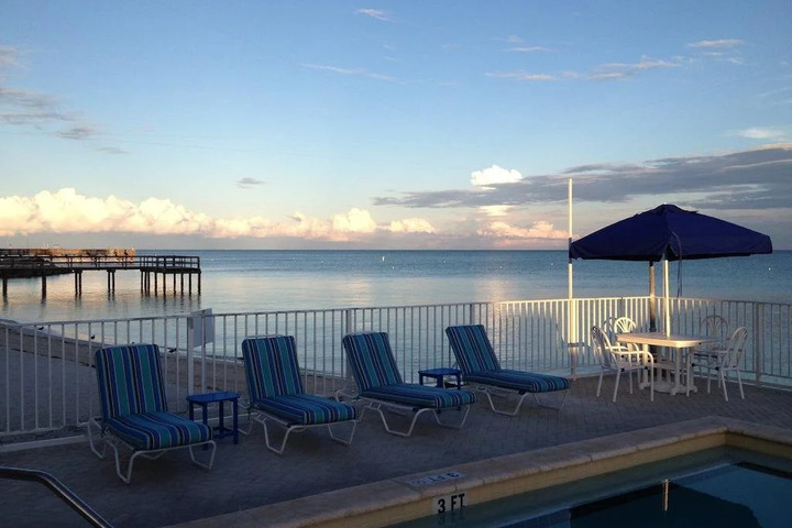 CABANA BREEZES SUITES