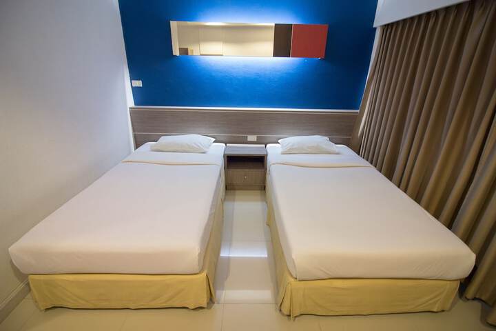 Room 8 of 37