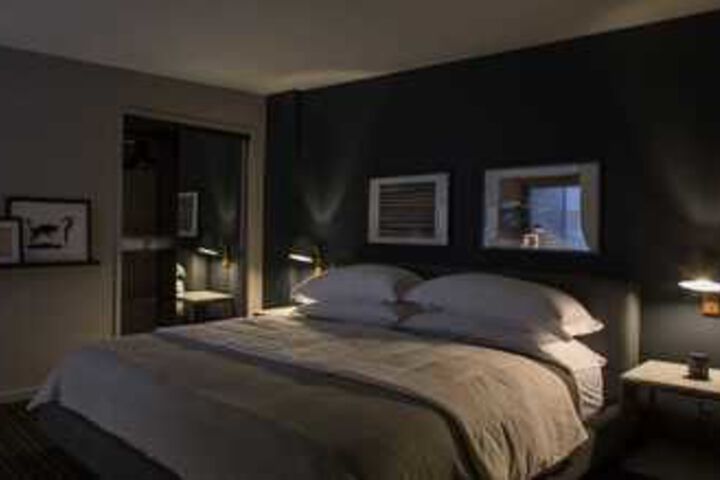 Room 4 of 20