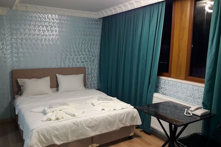 Room 5 of 13
