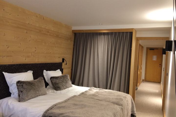 Room 18 of 104