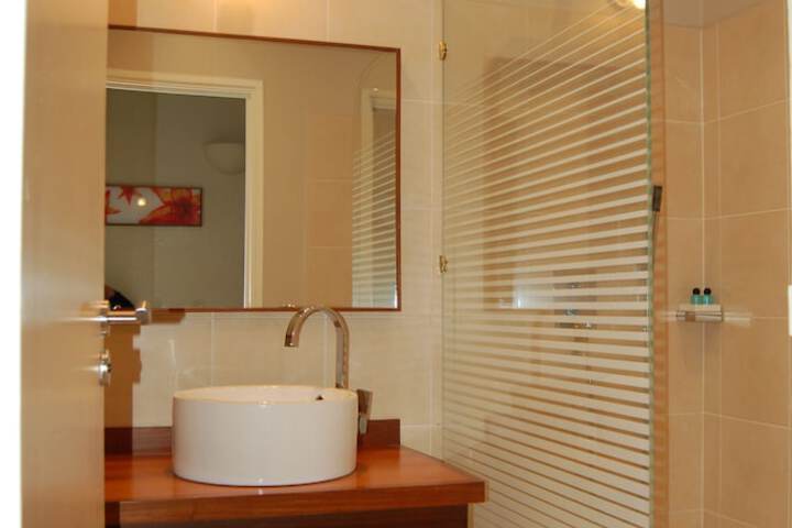 Room 10 of 16