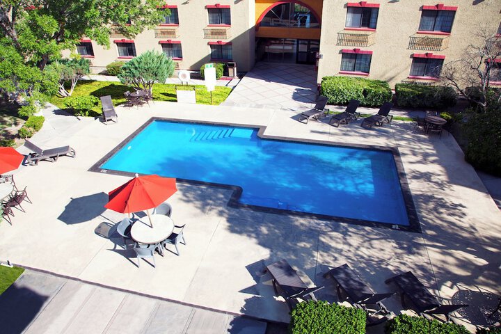 Hotel Pool