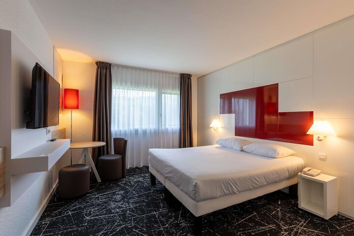 Room 15 of 90