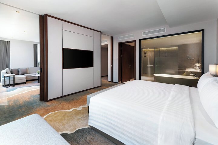 Room 33 of 100