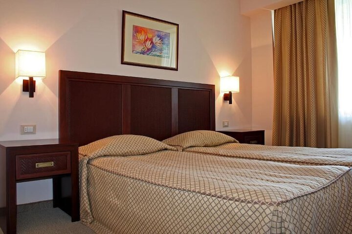 Room 9 of 40