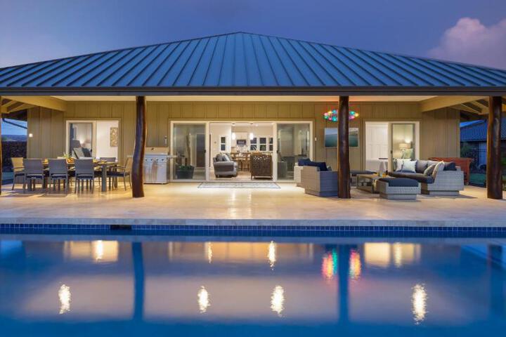 Exterior of ❤PiH❤SPARKLING WATERS Resort Pool Passes Pool Waterfall Spa Great for Families